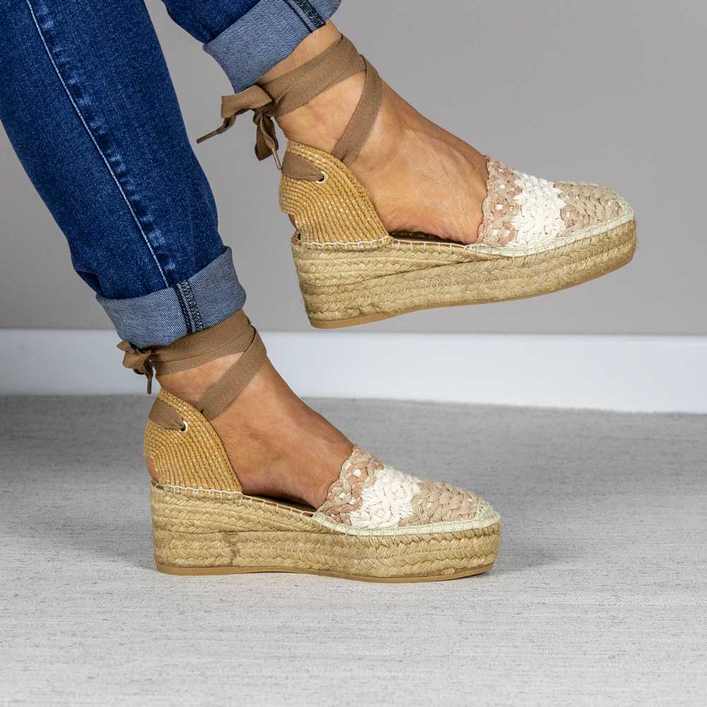 Alpargata con cuña Mariela Beig.