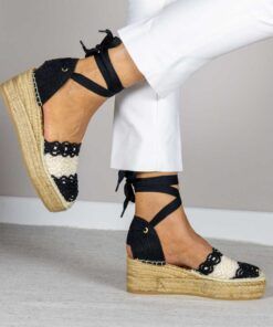 Alpargata con cuña Mariela Negro.