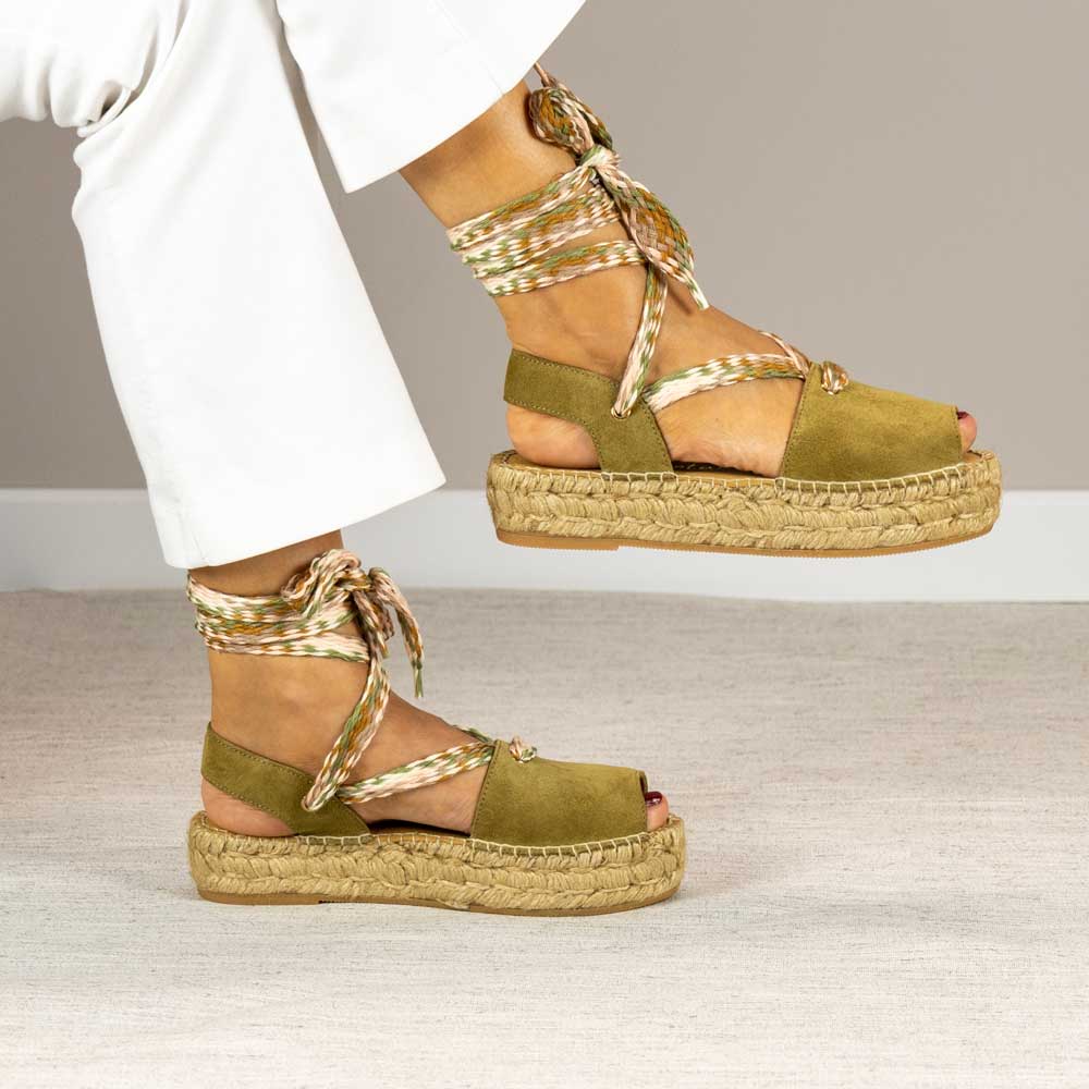 Alpargata con plataforma Victora Kaki.