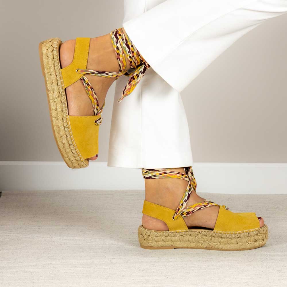 Alpargata con plataforma Victora Nougat.